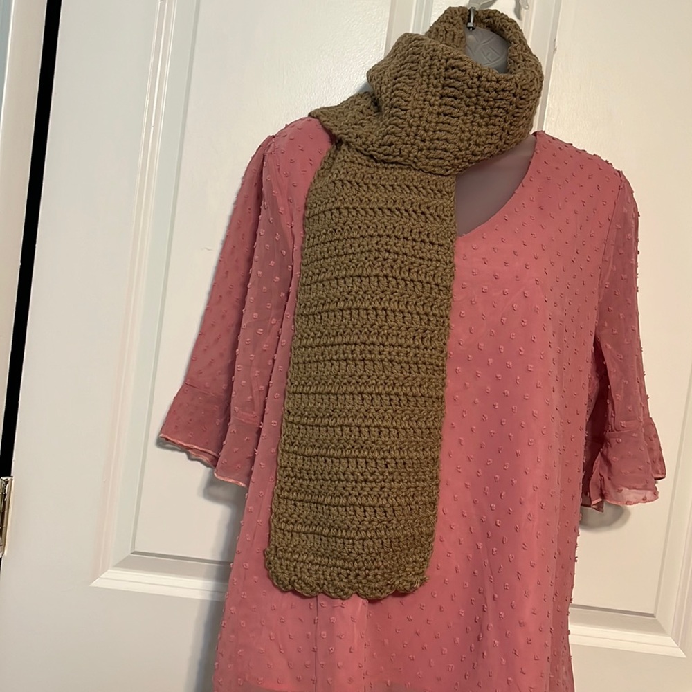 2 for $25 🧡🆕 Hand-crocheted tan scarf with scalloped edge